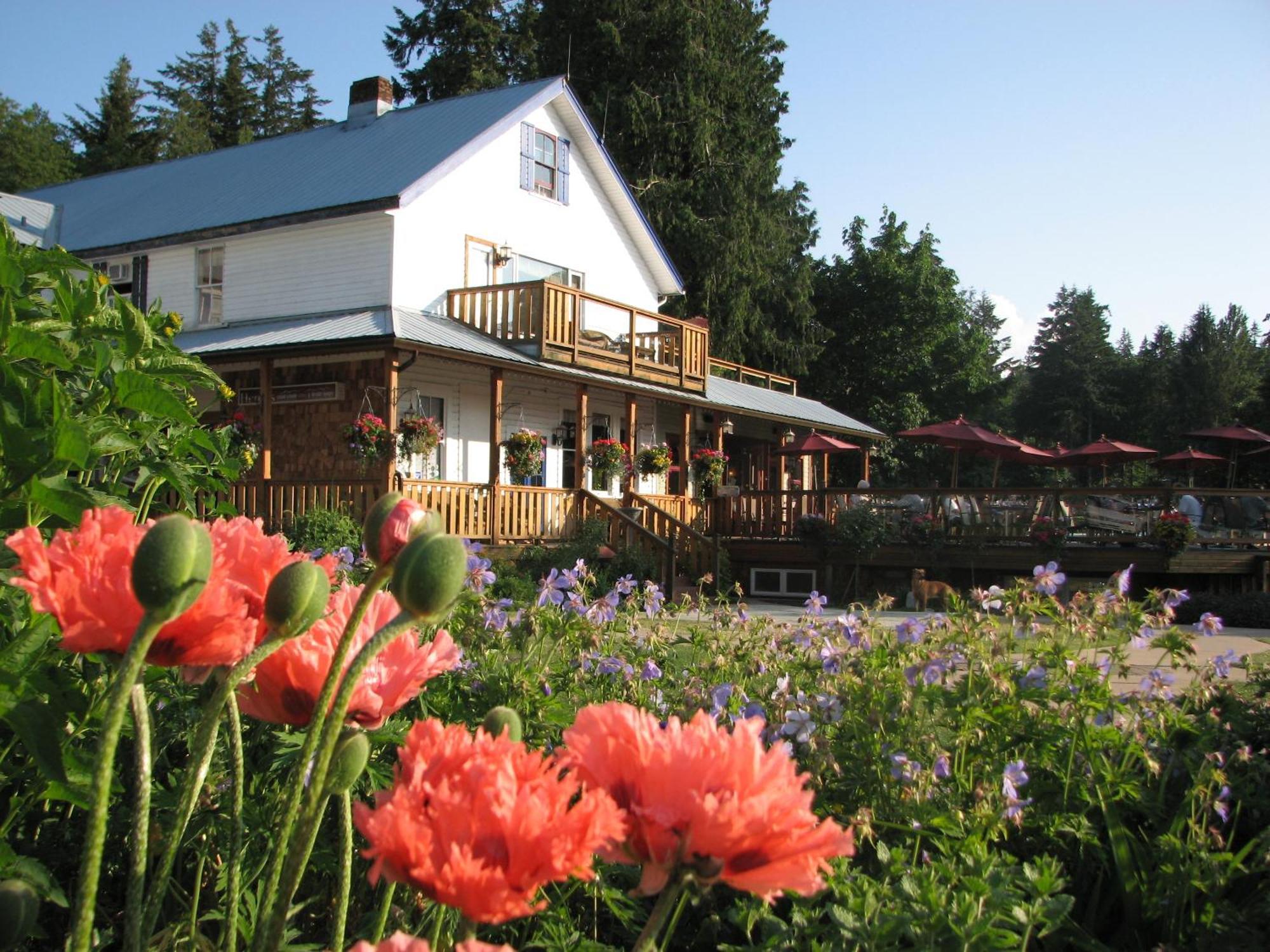 Heriot Bay Inn Eksteriør billede