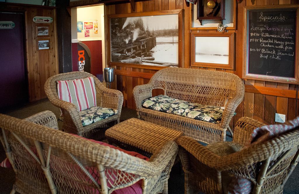 Heriot Bay Inn Eksteriør billede