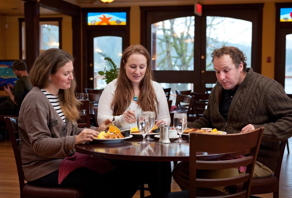 Heriot Bay Inn Eksteriør billede